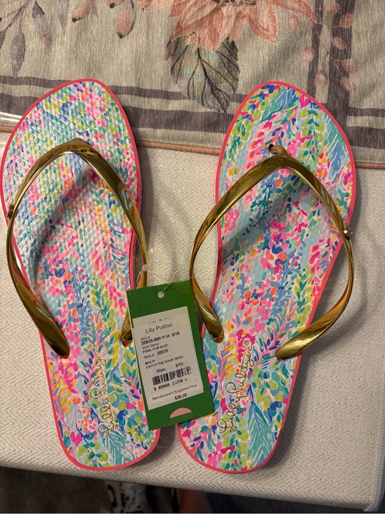 Lilly Pulitzer Shoes - NWT Lilly Pulitzer Gold-strap Flip Flops “Catch the Wave print” size 9/10